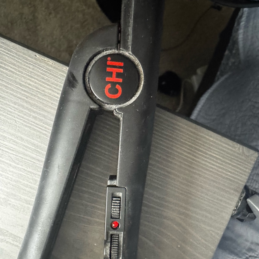CHI Black 1” Hair Straightener up to 410° - Picture 2 of 8